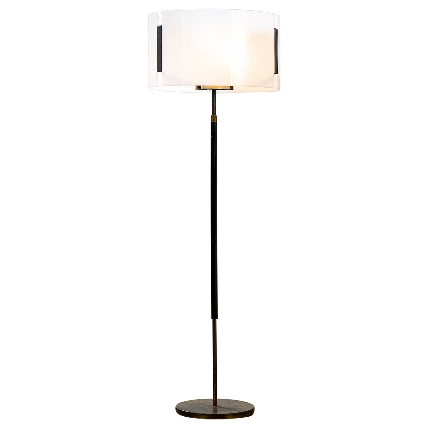 20th Century Giuseppe Ostuni Oluce Floor Lamp in Brass and Plexi Diffuser, 50s For Sale