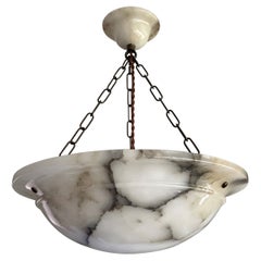 Art Déco - Lampe à suspension intemporelle, de bonne taille et en albâtre blanc et noir