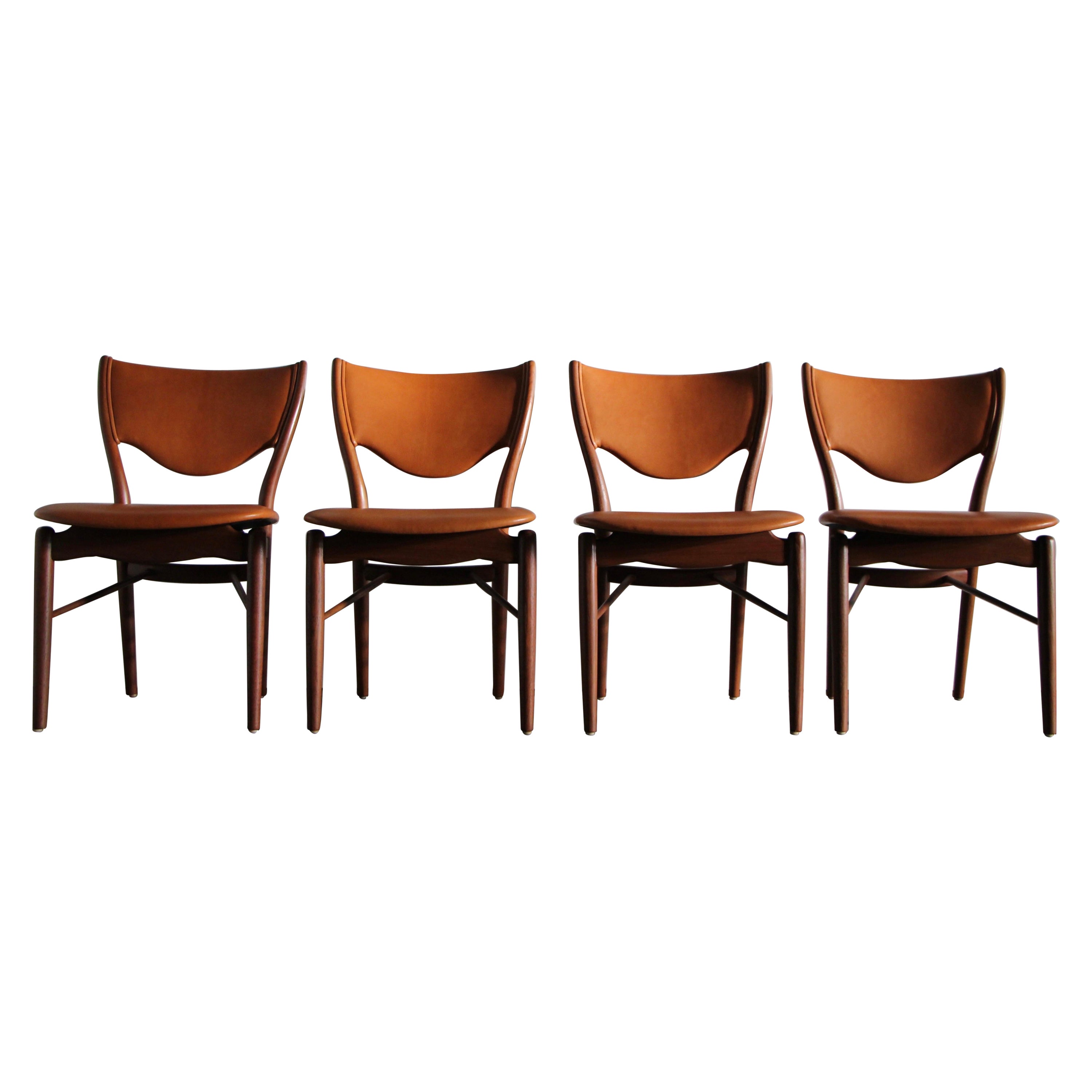 Finn Juhl BO 63 Chaises de salle à manger en teck sculpté et cuir de chèvre cognac, années 1950 en vente