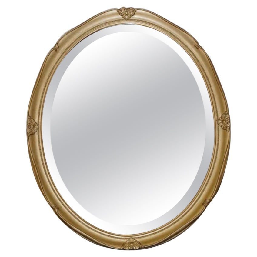 Superbe miroir ovale orné d'or vintage