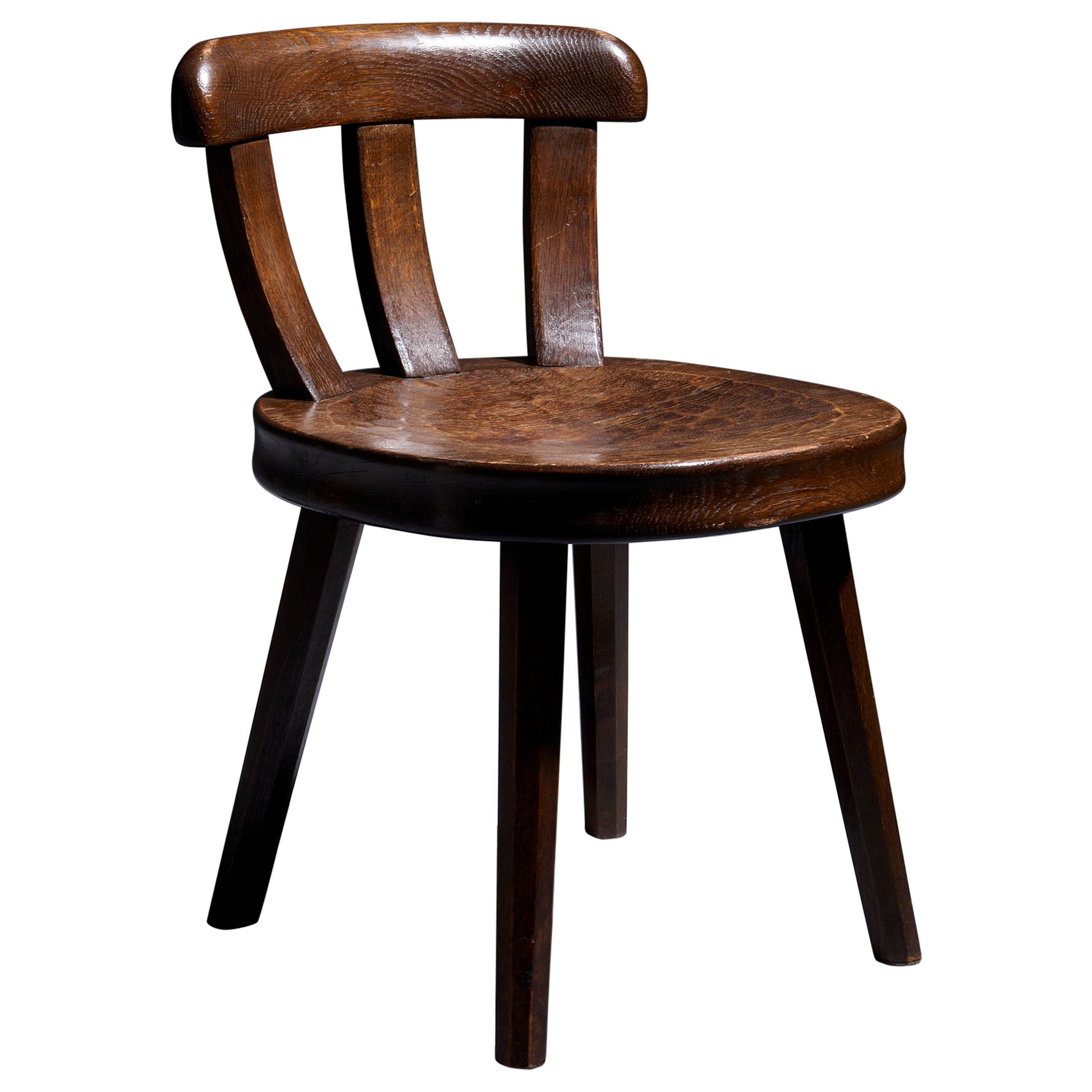 Sedia bassa da contadino antica con seduta intagliata in Oak Francia, 1900 in vendita