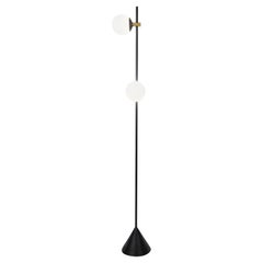 Un lampadaire unique Esferra 165 par Hatsu