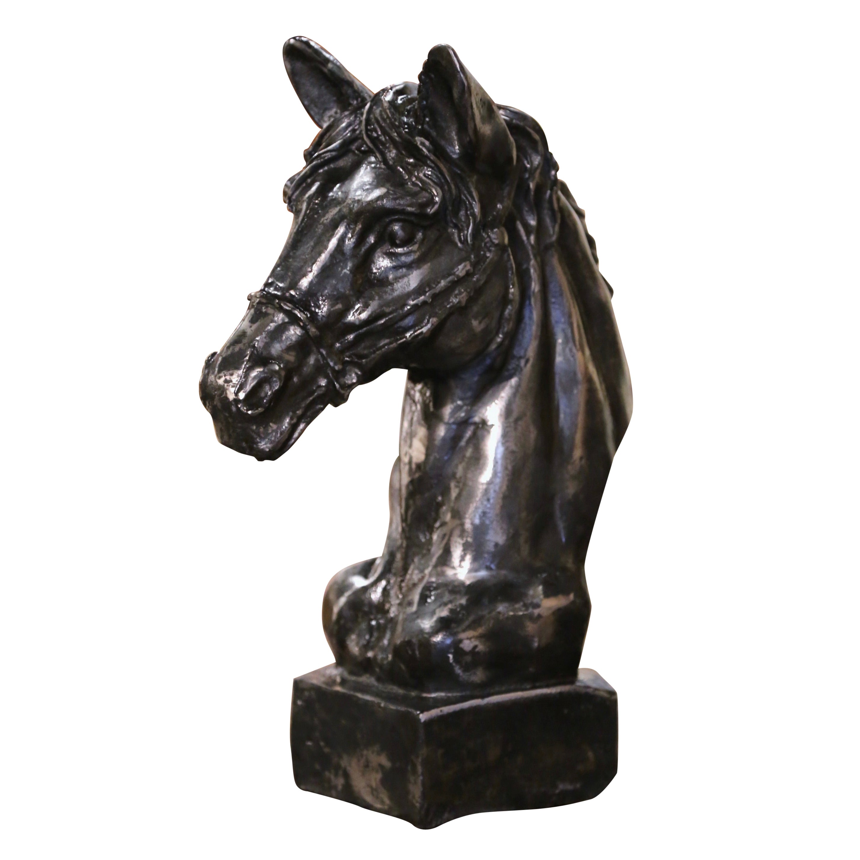 Sculpture française du début du 20e siècle en fer poli représentant une tête de cheval sur socle intégral