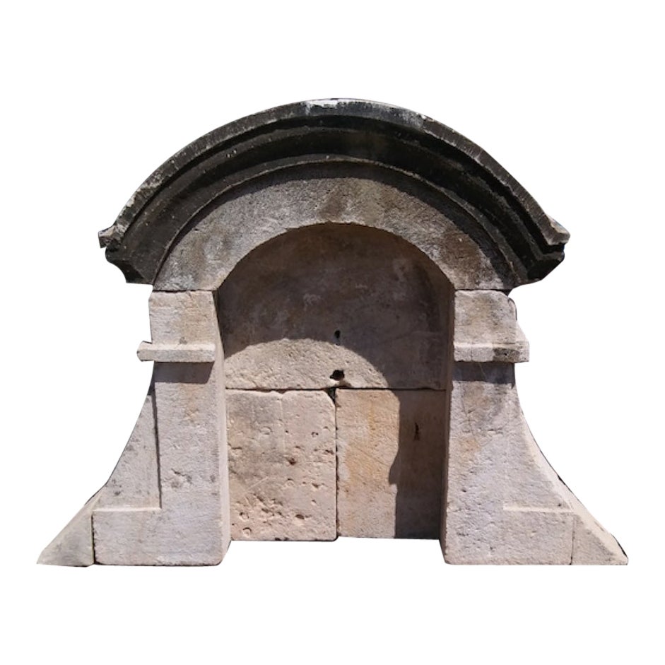 Fontaine en pierre ancienne Trumeau