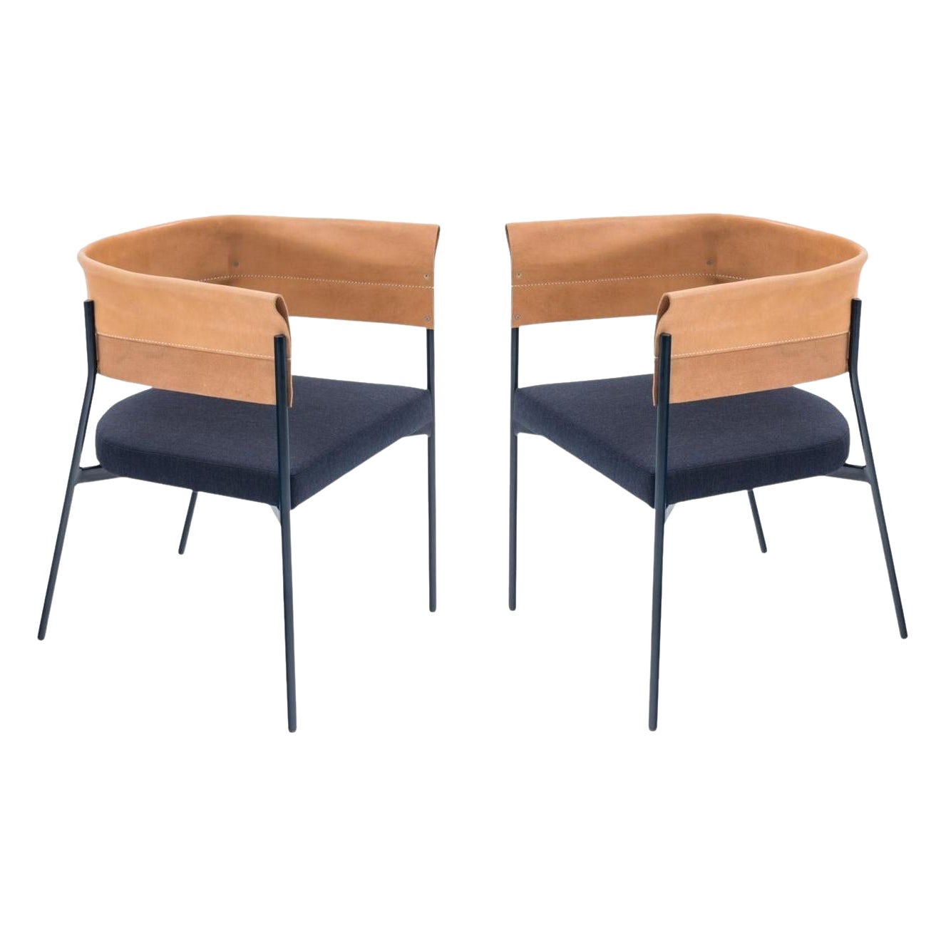 Pair of Gomito Armchairs by SEM