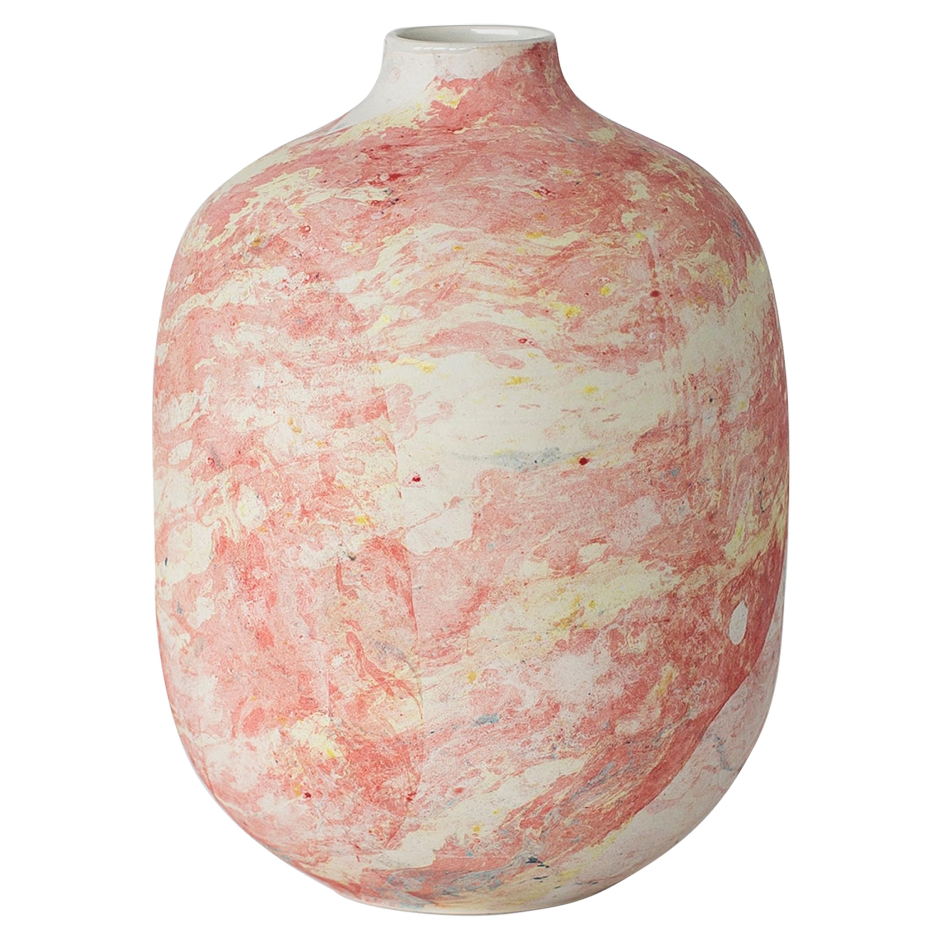 Grande vaso di marmo di Veronika Švábeníková