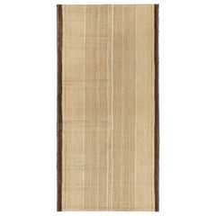 Tapis Kilim persan vintage beige avec bandes de bordure brunes par Kilim