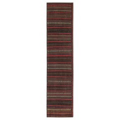 Persischer Vintage-Kelim-Läufer aus Aubergine mit roten Streifen von Teppich & Kilim
