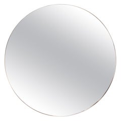 Un grand miroir rond italien contemporain en laiton, 21ème siècle.