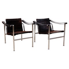 Ensemble de deux fauteuils Le Corbusier LC1 en peau de poney par Cassina, datant d'environ 1970