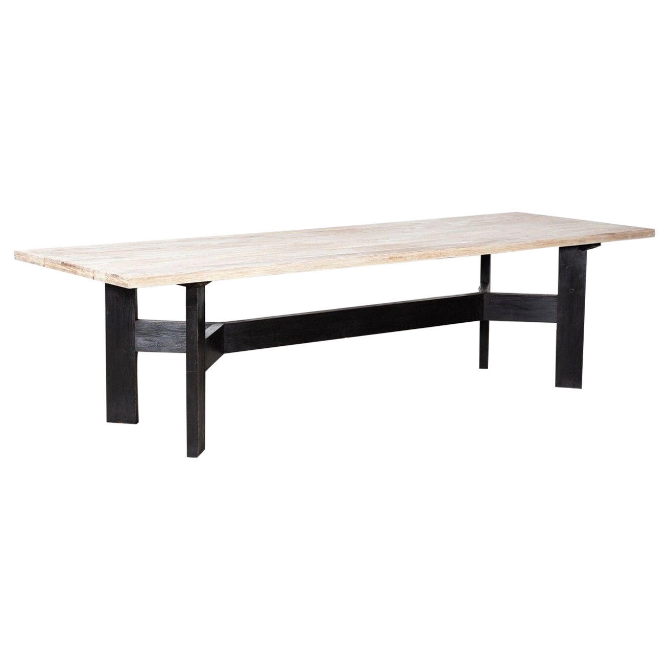 Monumentale table à manger anglaise en pin ébénisé blanchi de style brutaliste en vente