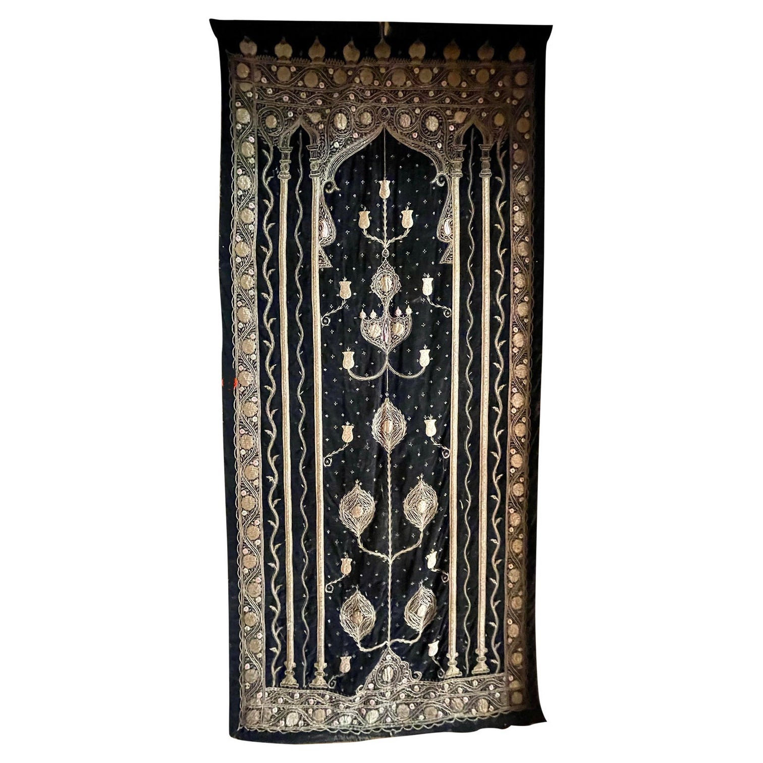 Tapis de tapisserie noir et or en textile marocain ancien, 19ème siècle