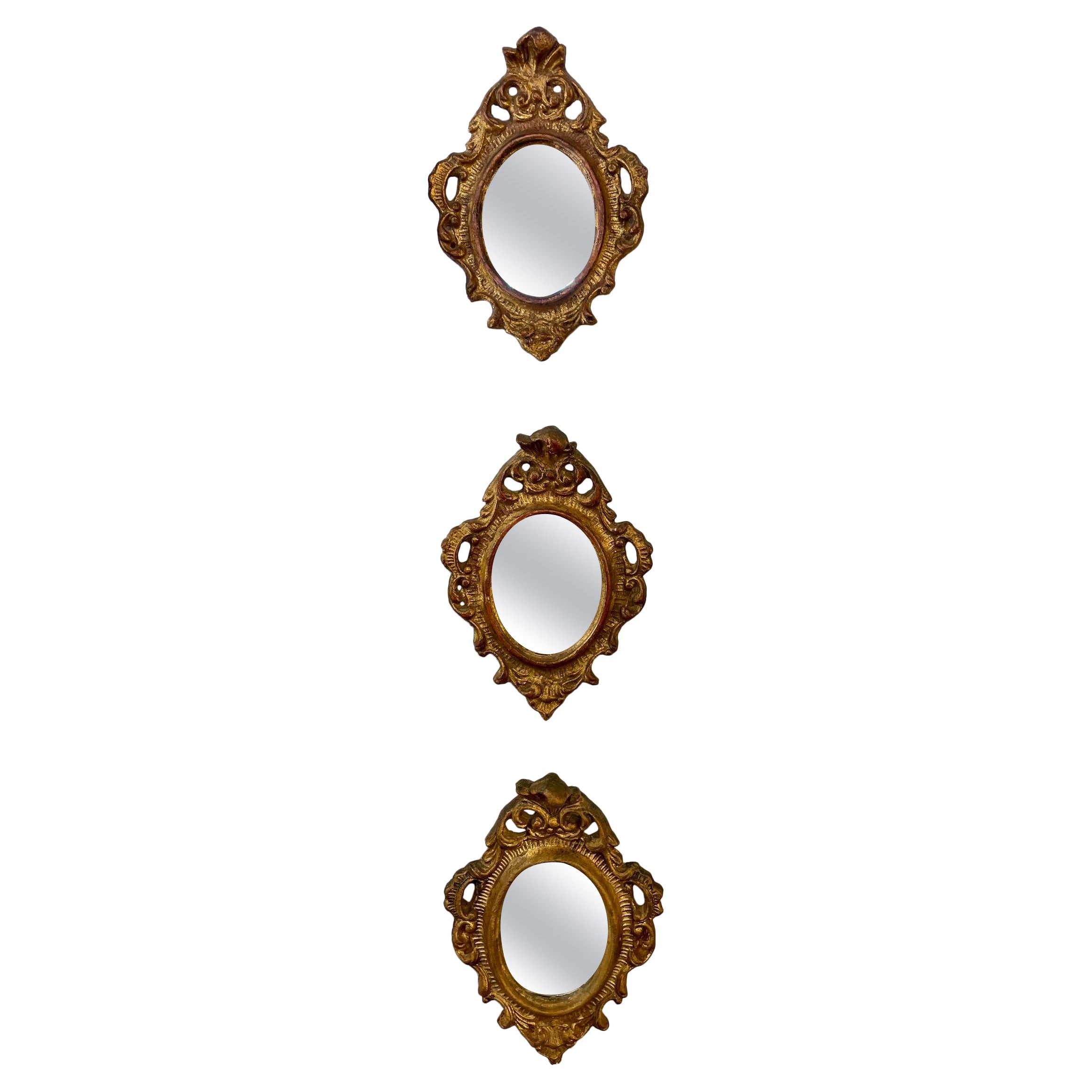 Groupe de trois miroirs florentins en bois doré italien