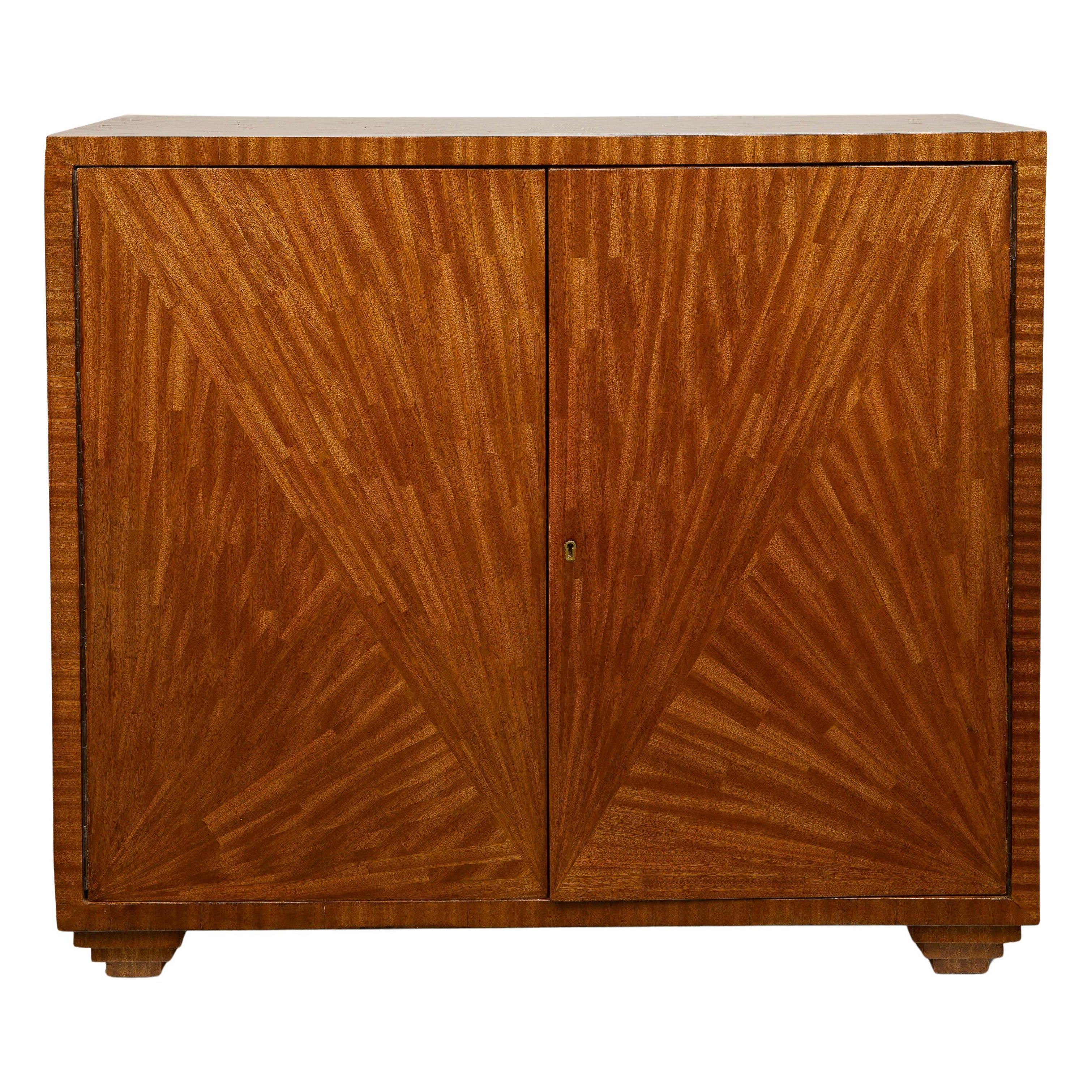 Armoire en parqueterie d'inspiration Jean-Michel Frank, d'une qualité exceptionnelle
