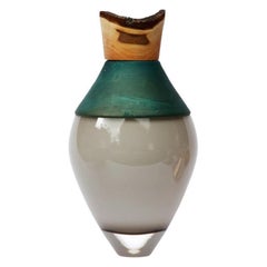 Petit vase d'Inde gris opale et patine cuivre I, Pia Wüstenberg