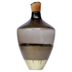 Grand vase indien en demi-patine grise et laiton II, Pia Wüstenberg