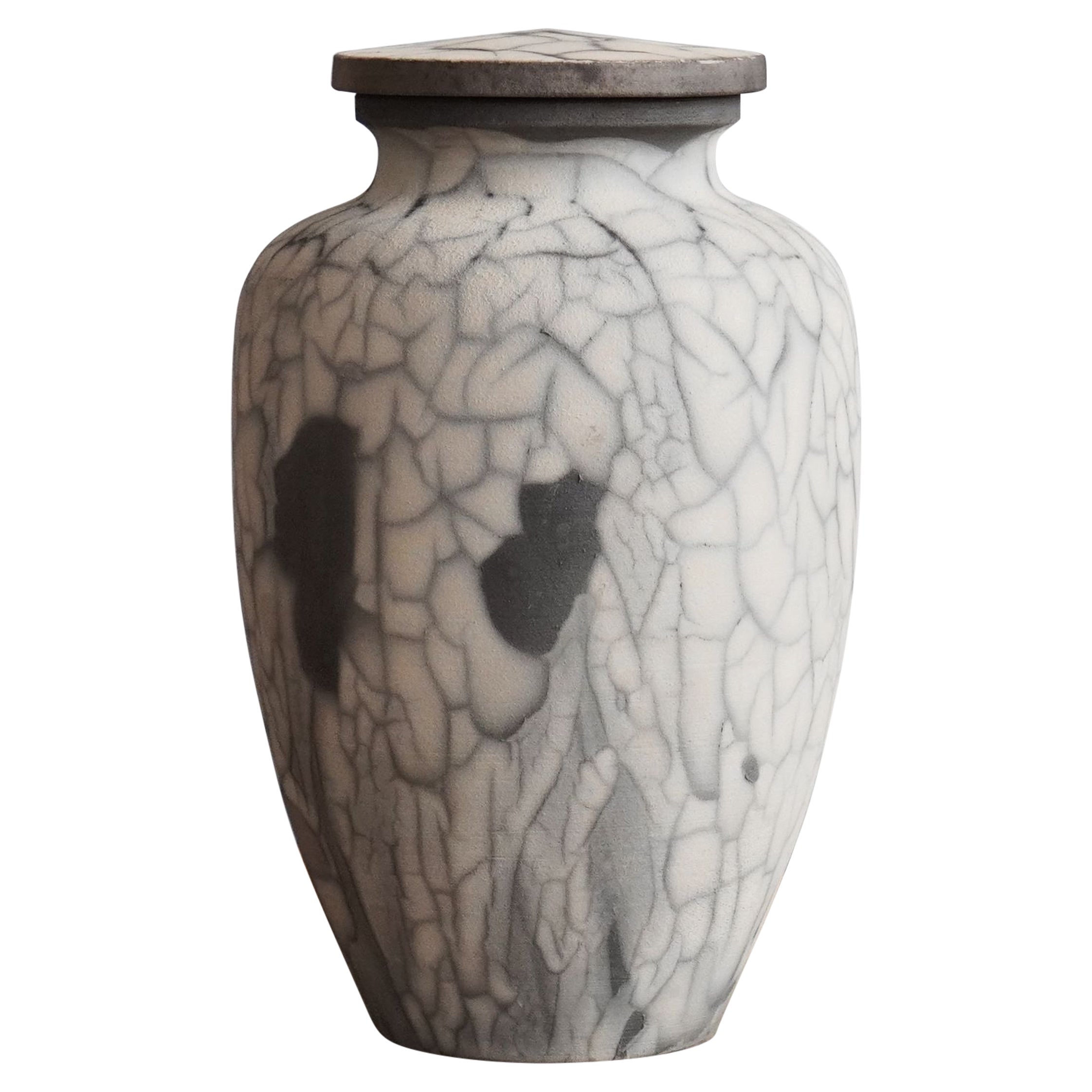 Urne en mosaïque d'ornements anciens, raku fumé, poterie de raku en céramique