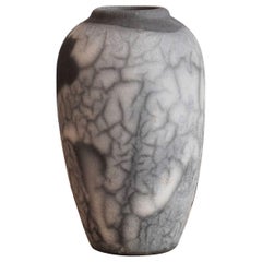 Mini vase en céramique Raku fumée Hana L, cadeau de décoration intérieure fait à la main