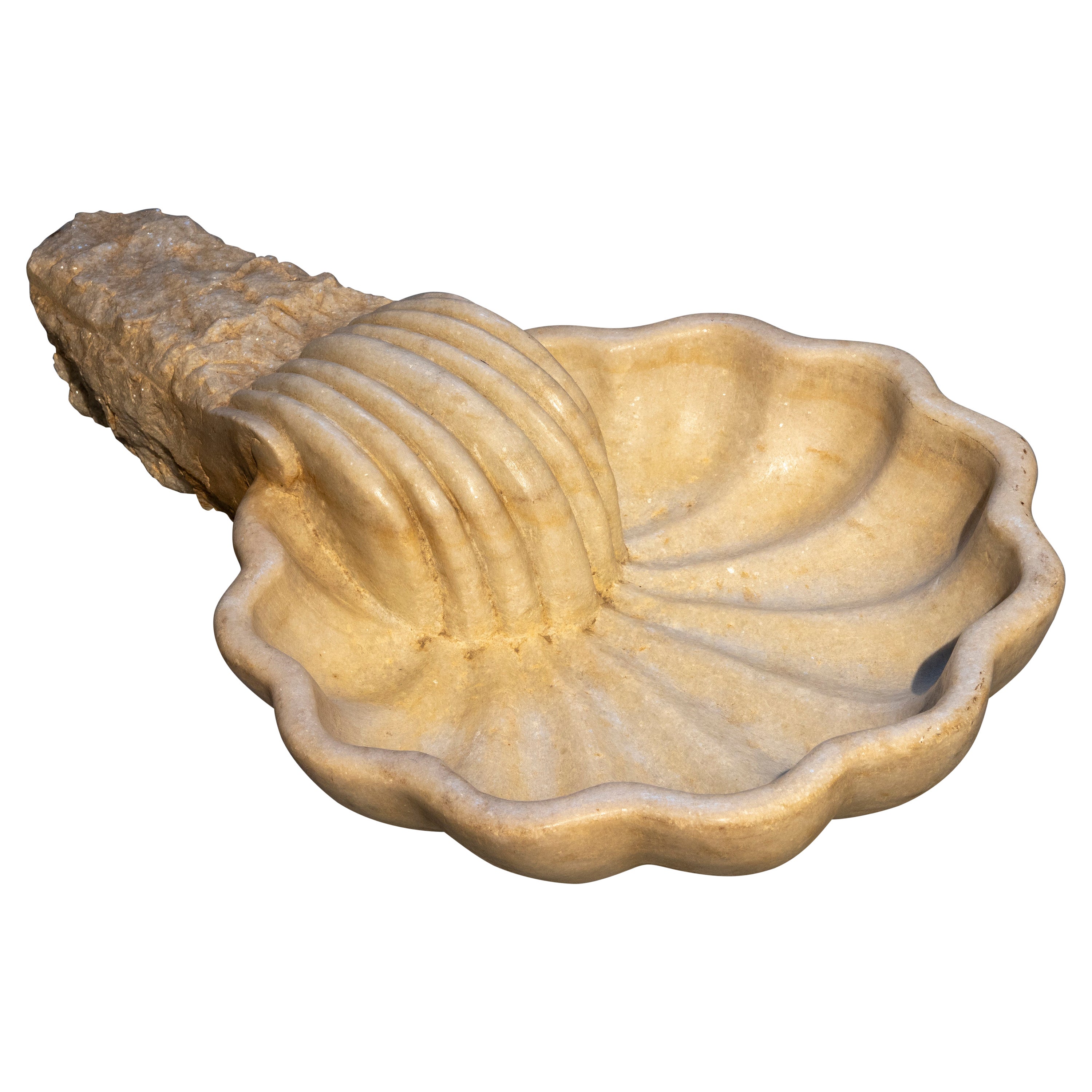 Lavabo en marbre sculpté à la main en Espagne, en forme de coquille