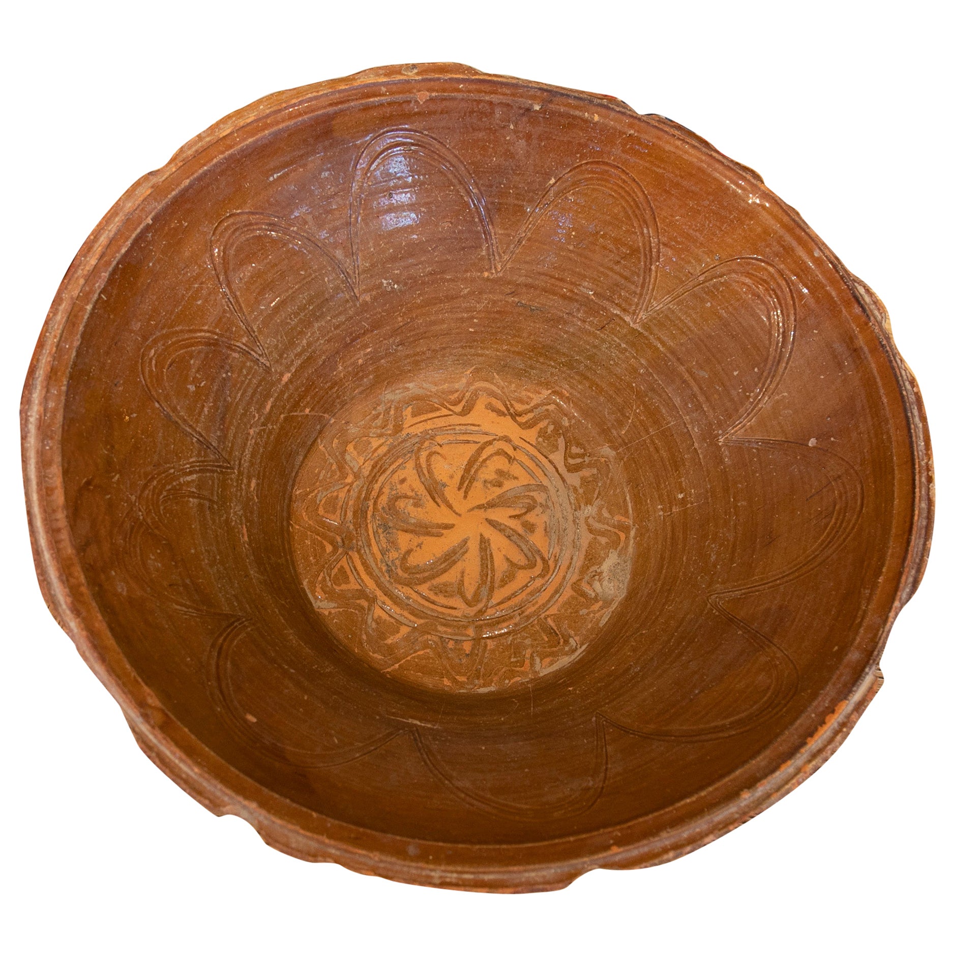Petit bassin espagnol en céramique émaillée marron décoré dans la partie centrale