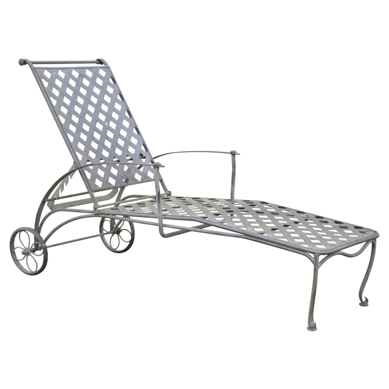 Woodard Maddox Black Wrought Iron Adjustable Pool Patio Chaise Lounge Chair en vente