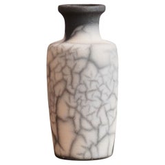 Hana E Mini-Vase Raku-Keramik, Rauch Raku, handgefertigtes Dekorationsgeschenk