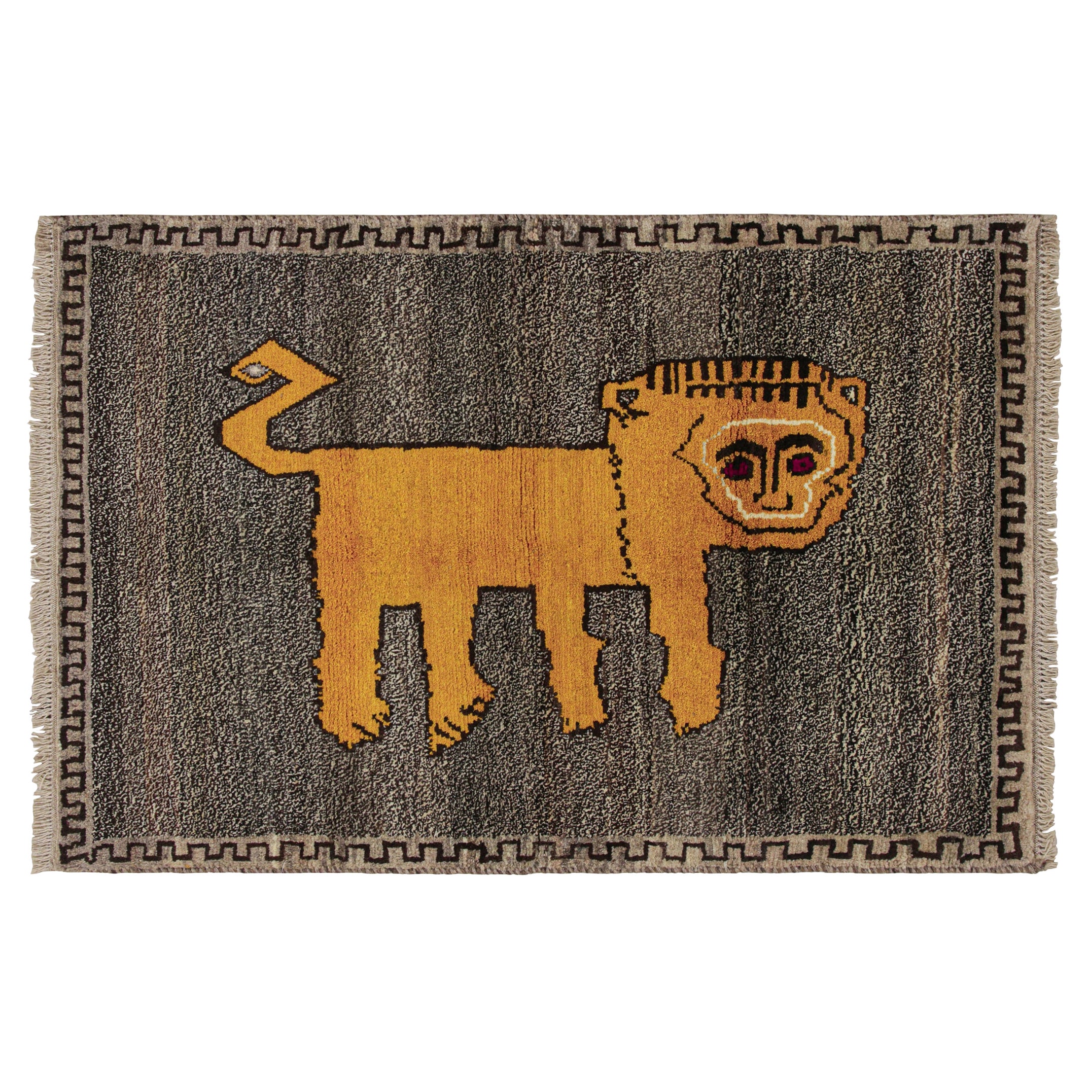 Persischer Stammeskunst-Teppich in Taupe mit goldenem Tiergemälde von Rug & Kilim im Angebot