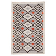 Gray Modern Flat-Weave Navajo Style Wool Rug with Geometric Motif