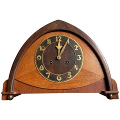 Horloge de cheminée ou de bureau Arts & Crafts hollandaise en état neuf avec un superbe cadran