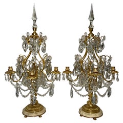 Paar antike französische Girandolen/Kandelaber aus Goldbronze und Baccarat-Kristall, um 1860-80