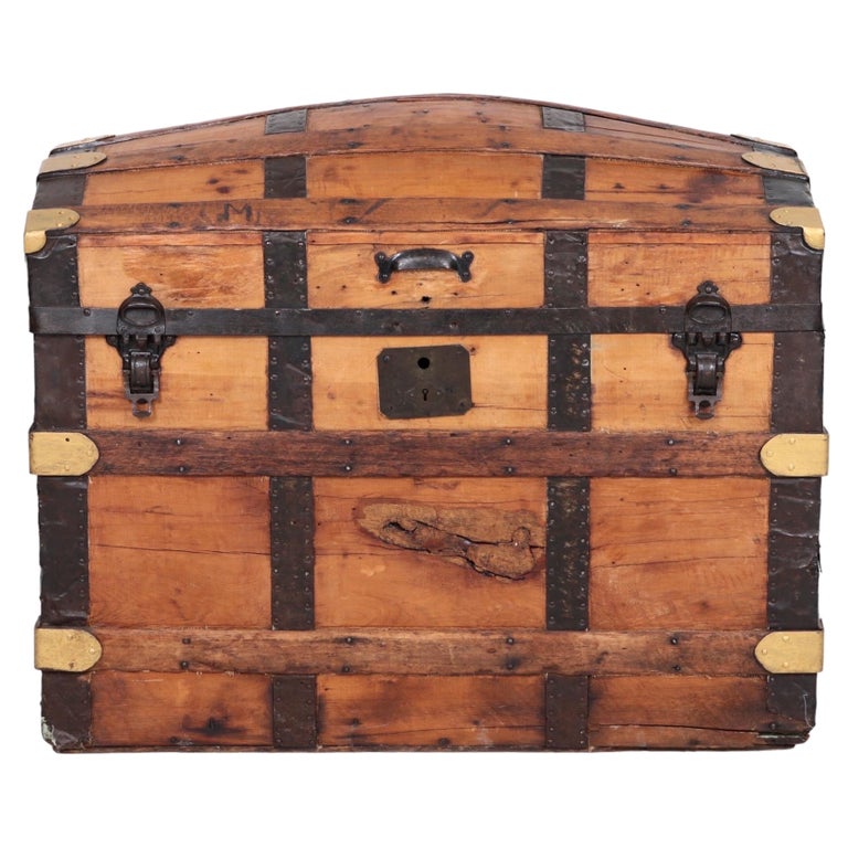 Sold at Auction: Rare ca 1900 Eagle Lock Co. Canvas Steamer Trunk