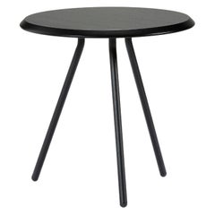 Grande table d'appoint en frêne noir par Nur Design