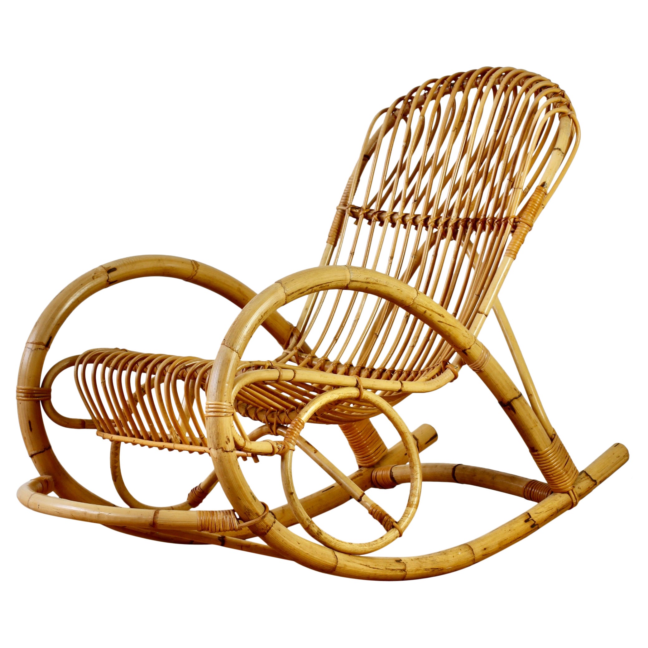 Chaise longue à bascule en bambou courbé et rotin du milieu du siècle, style Franco Albini