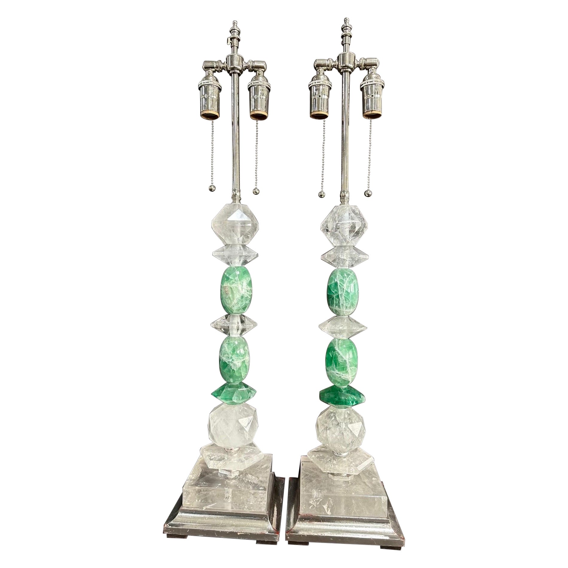 Merveilleuse paire de lampes modernes du milieu du siècle dernier en cristal de quartz vert rocheux et argent doré