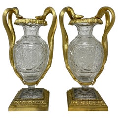 Paire de vases anciens en cristal de Baccarat avec montures en bronze doré, vers 1875-1880