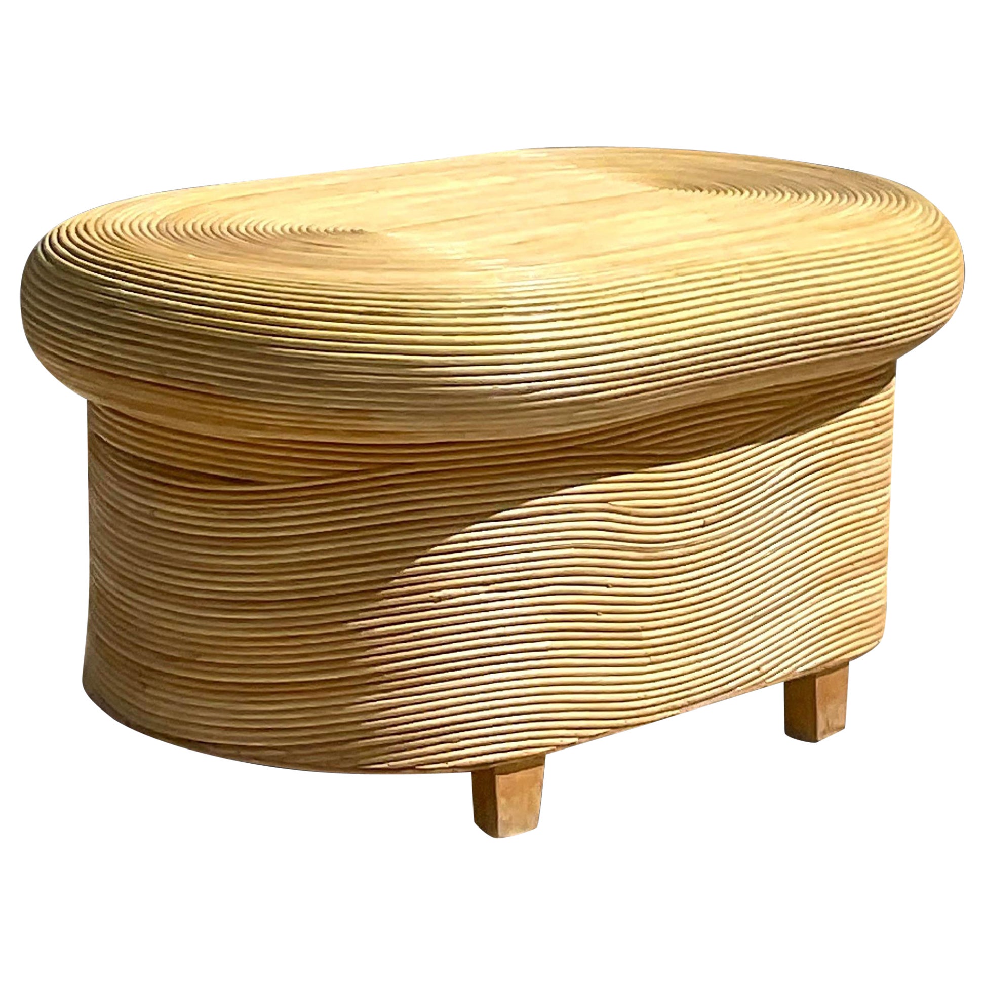 Table basse vintage en bois de roseau