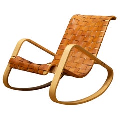Chaise à bascule « Dondolo » en bois cintré et cuir tissé pour Crassevig, vers 1970