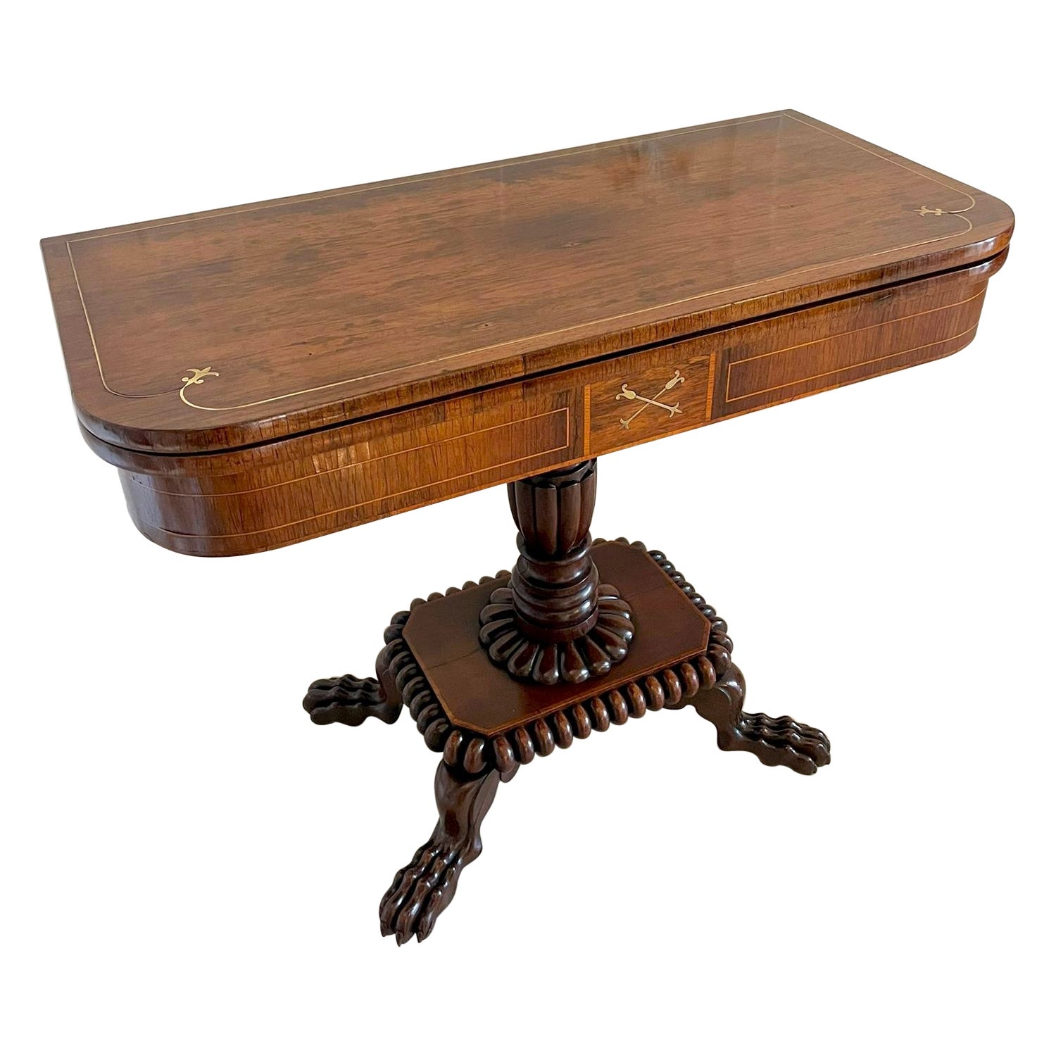 Table à cartes/côté en bois de rose sculpté et incrusté de laiton, de style Régence, de belle qualité en vente