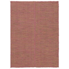 Tapis Kilim contemporain de Rug & Kilim en rose avec des accents jaunes et verts