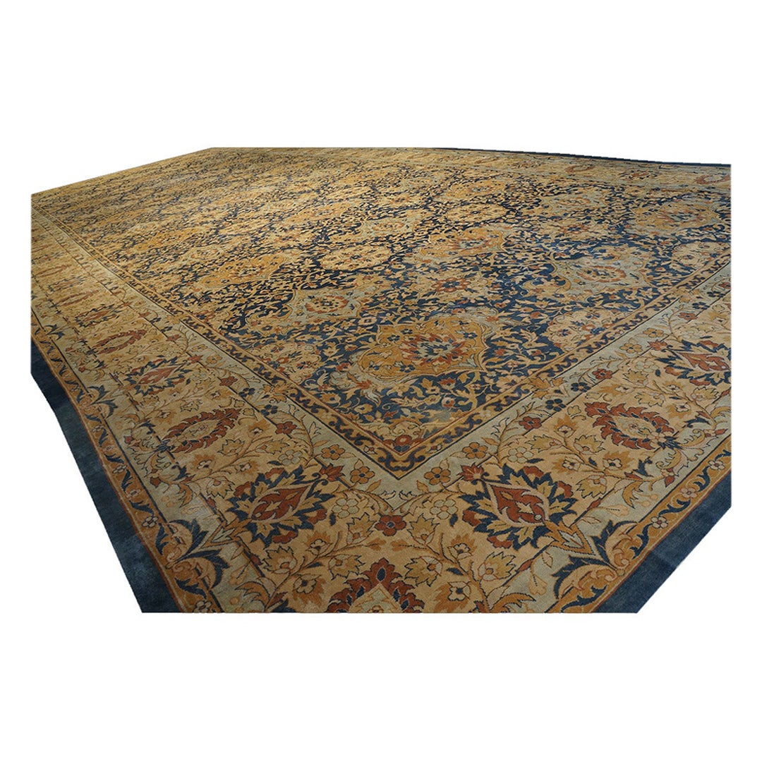 Early 20th Century Indian Lahore Carpet ( 17'3" x 37'4" - 525 x 1138 ) For Sale