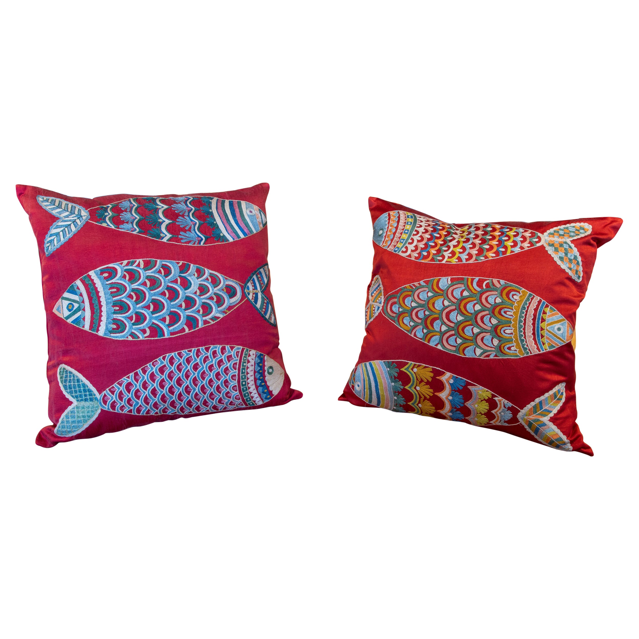 Uzbekistan Suzani Cushion made of Silk and Cotton Fabric in Bright Colours