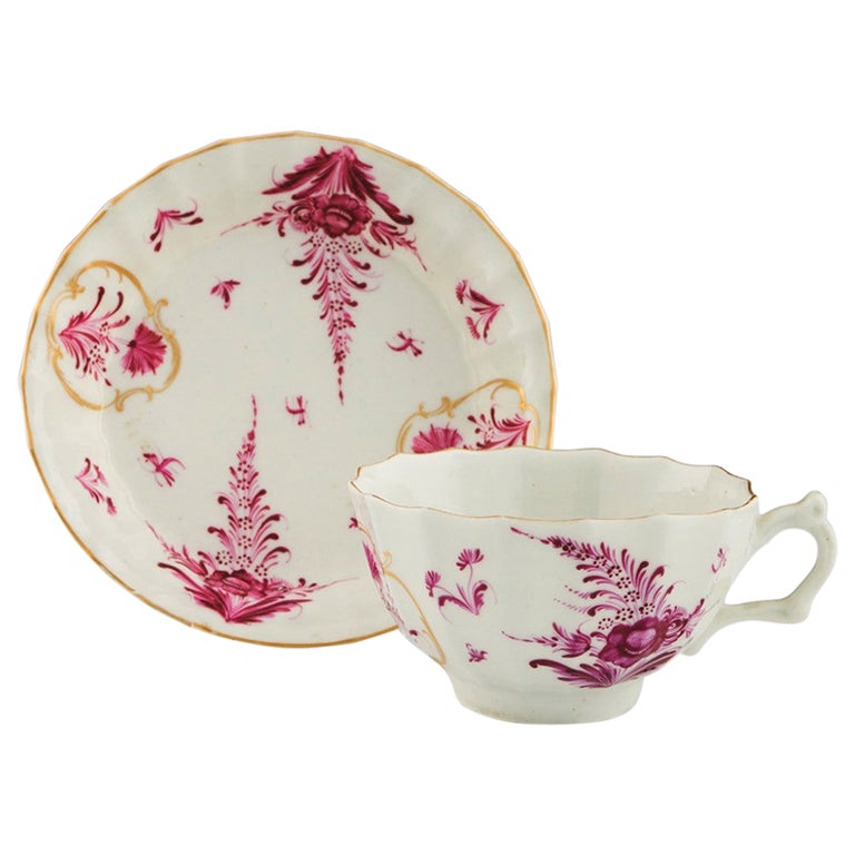 Worcester Porcelain Fluted Puce Floral Pattern Tea Cup and Saucer, circa  1775 For Sale at 1stDibs