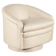 Silla de salón giratoria moderna de mediados de siglo totalmente tapizada en lino crema