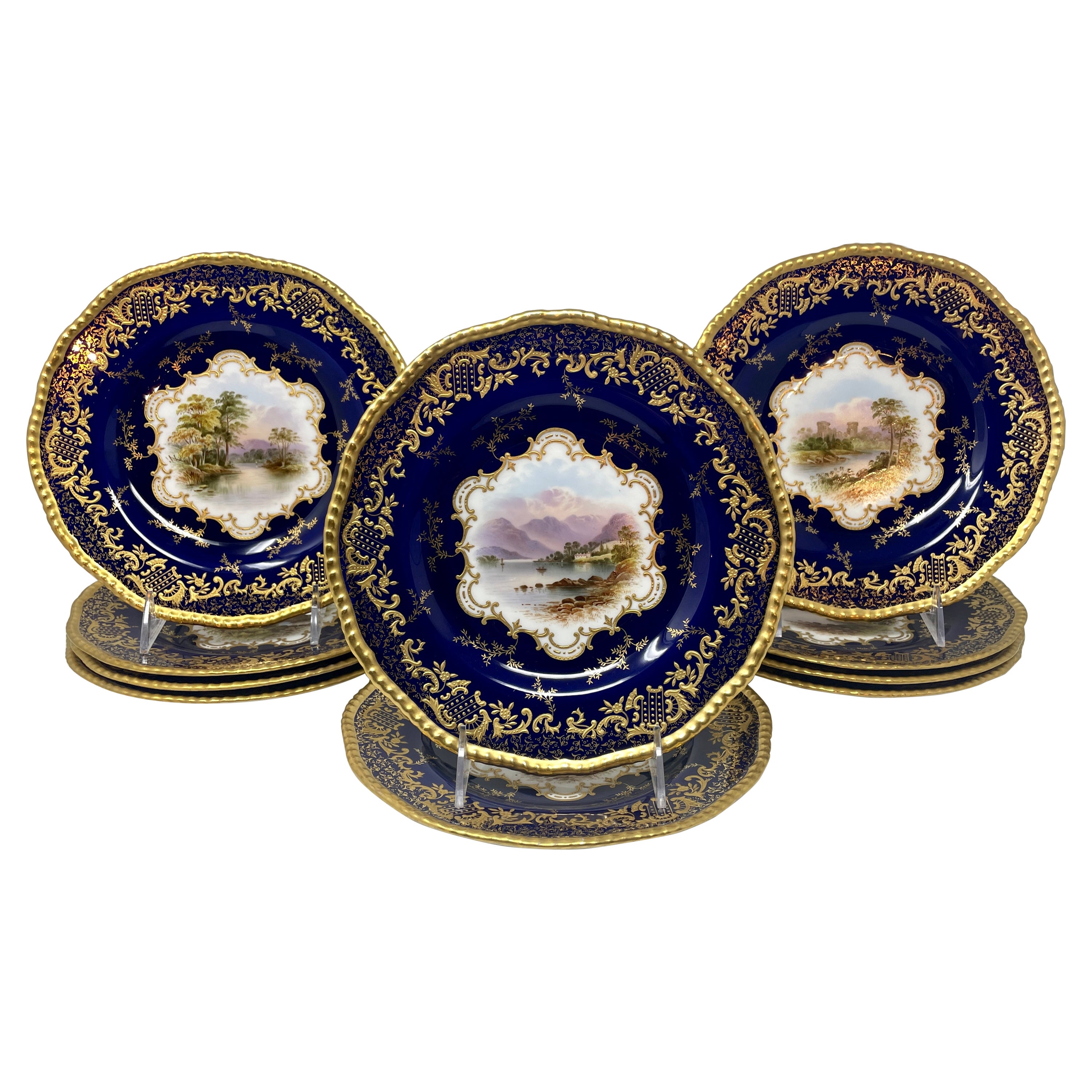 Ensemble de 10 assiettes anglaises anciennes en porcelaine de Coalport bleu cobalt et or, vers 1900.