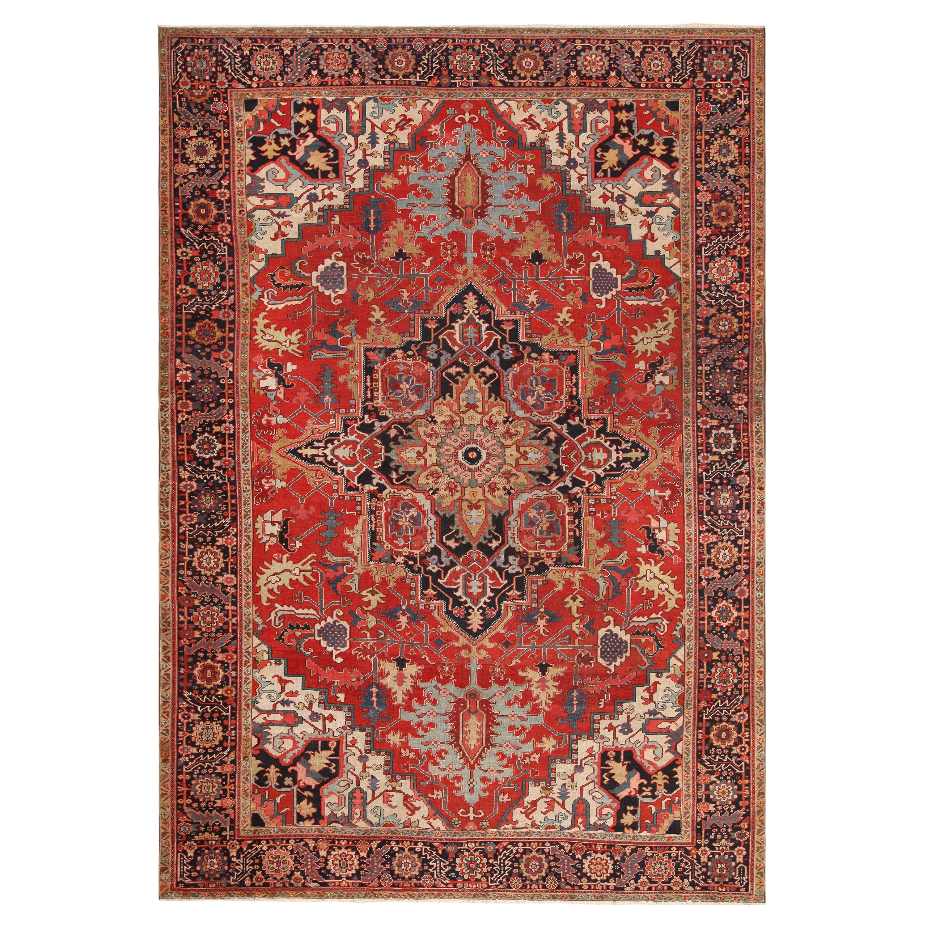 Antique Persian Heriz Rug. 10 ft 6 in x 15 ft 4 in
