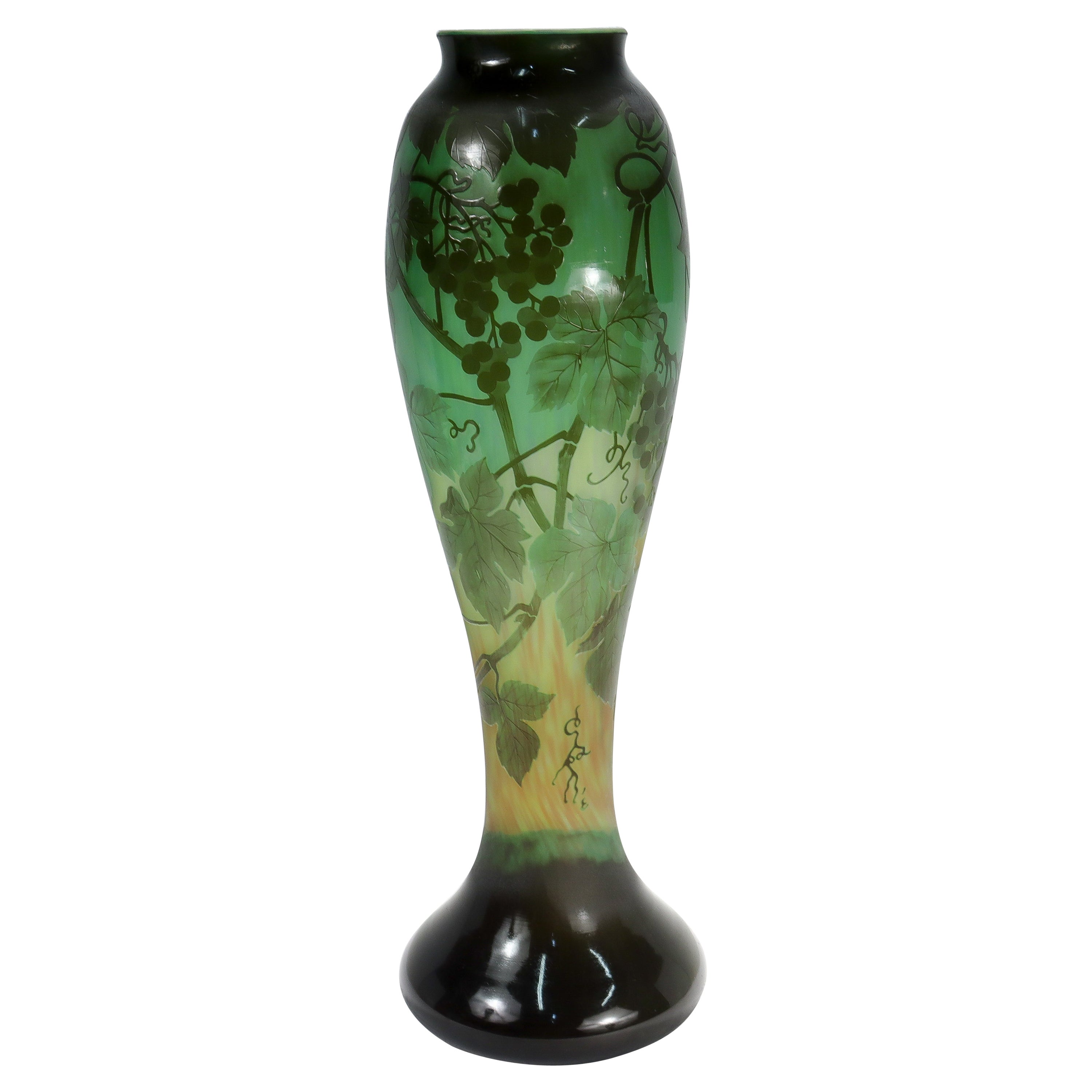 Très grand vase en verre d'art ancien signé Gallé, Art Nouveau français, camée vert.