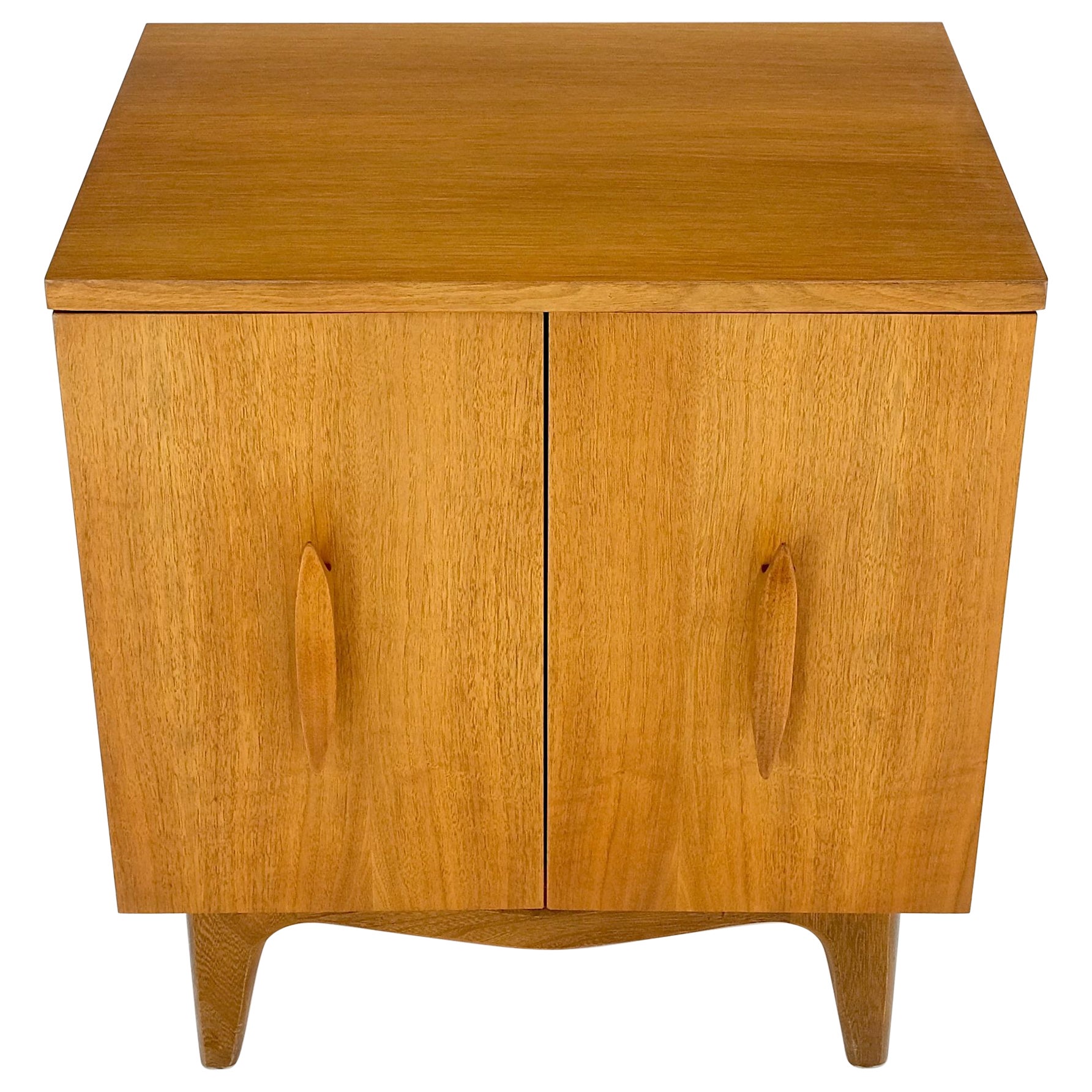 Light Walnut Banana Shape Pulls Two Doors End Table Nightstand Mint! For Sale
