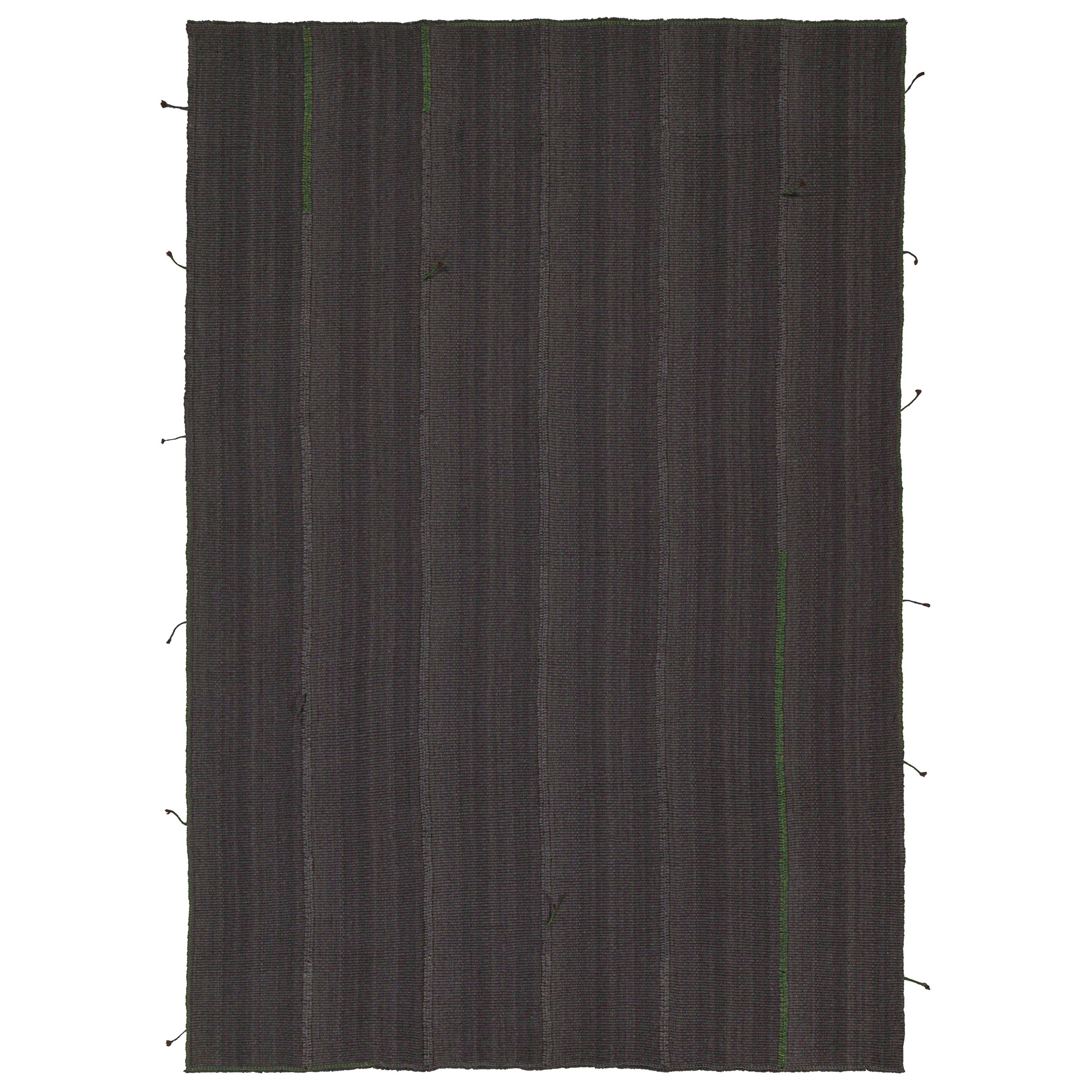 Tapis Kilim contemporain de Rug & Kilim en gris ardoise avec des accents violets et bruns