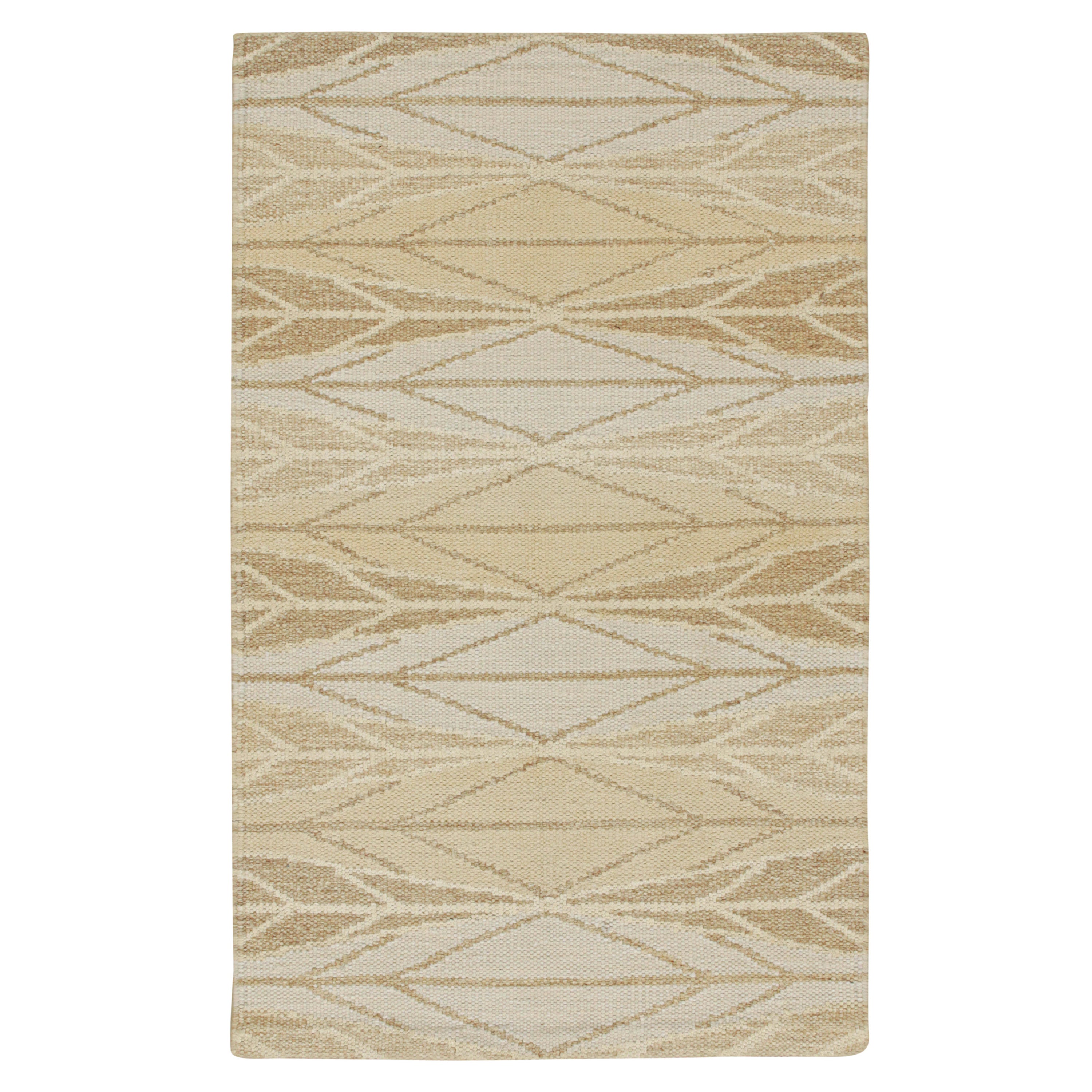 Kilim de style scandinave de Rug & Kilim à motif géométrique beige-brun et blanc en vente