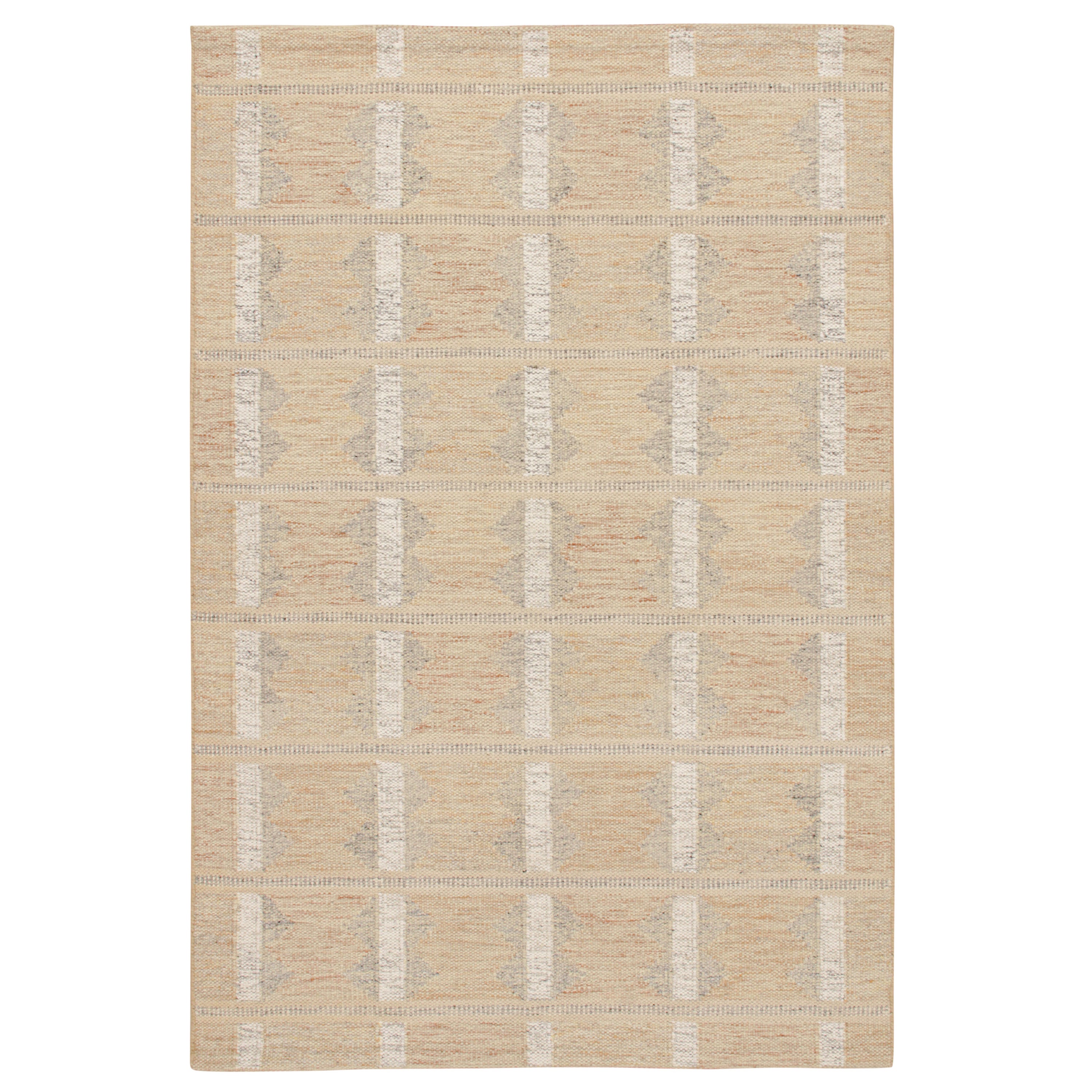 Rug & Kilim’s Scandinavian Style Kilim in Ivory with Off-White Geometric Pattern For Sale